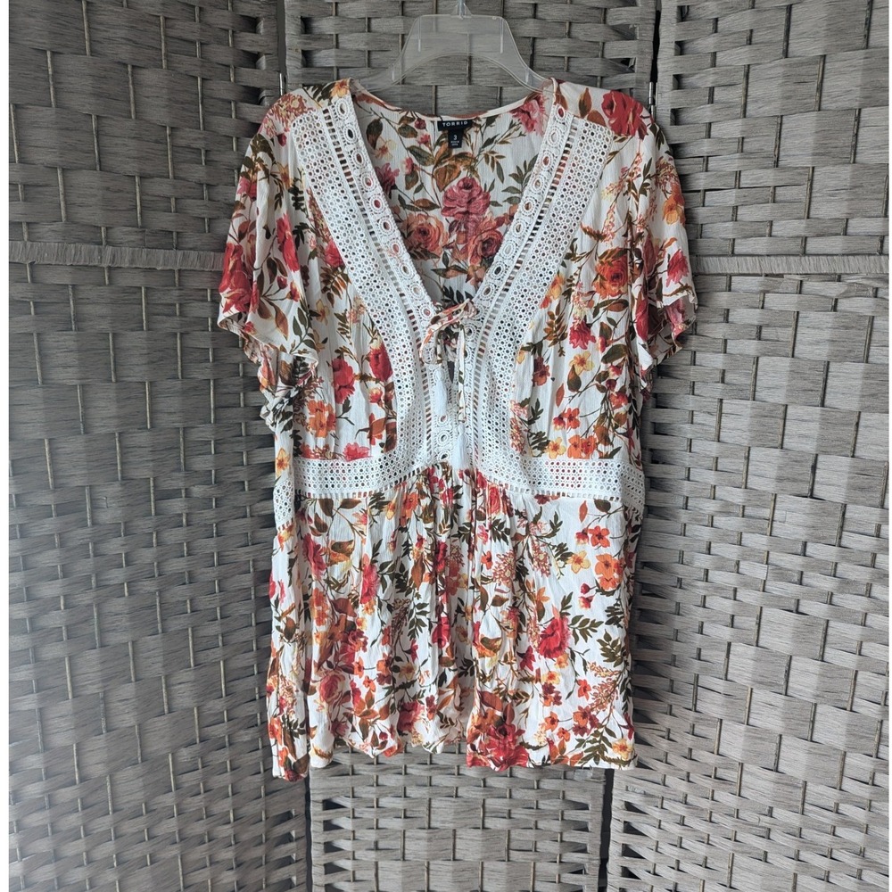 Torrid Blouse‎ White Floral Lace Trim Tassel Flutter Sleeve Boho 3X Feminine EUC